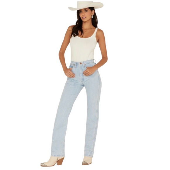 Wrangler Women's High Waisted Light Wash Slim Fit Cowboy Cut Jeans - Size 3/34 - Picture 1 of 10
